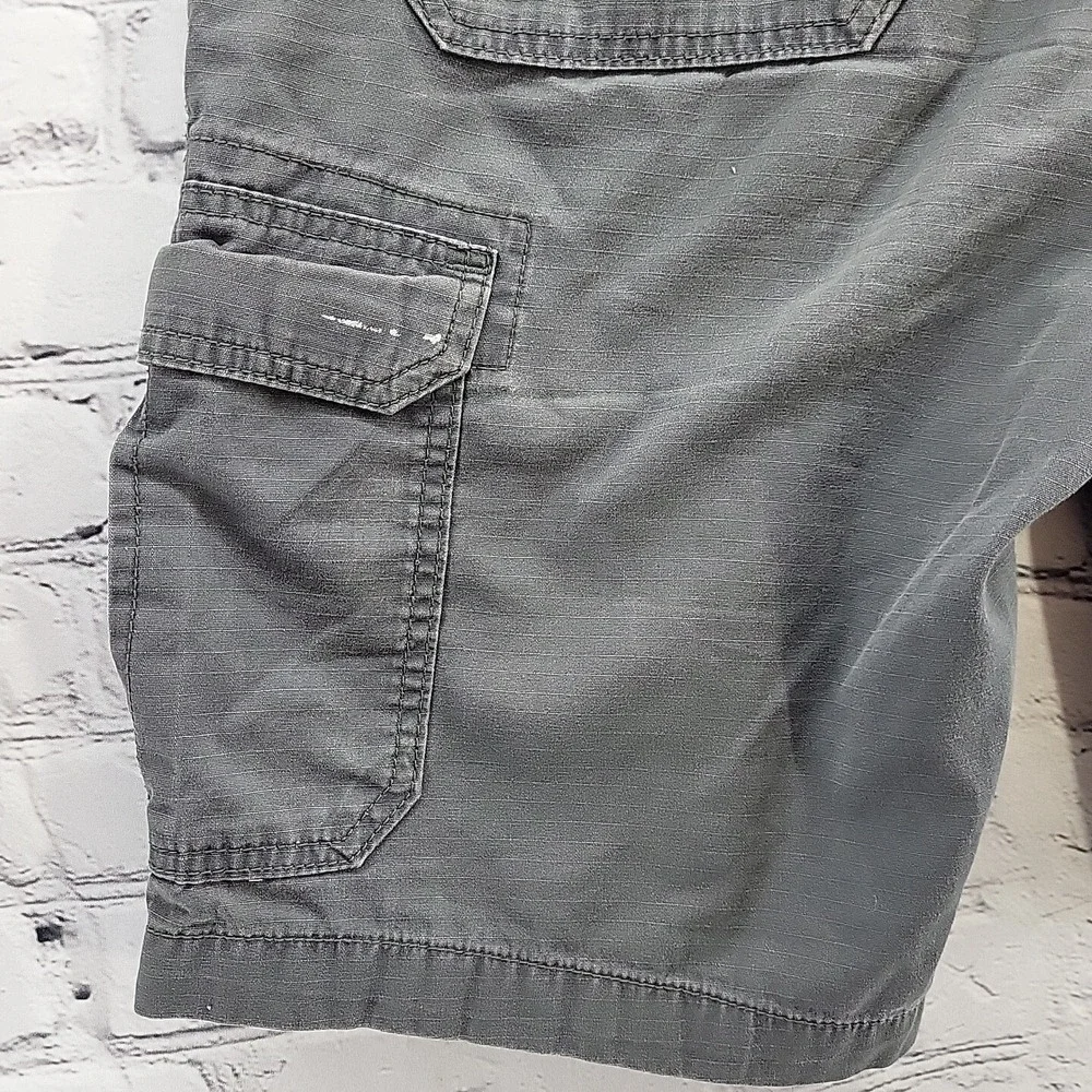 Eddie Bauer Shorts‎ Mens Size 32 Gray Flat Front Cargo 100% Cotton Flaw